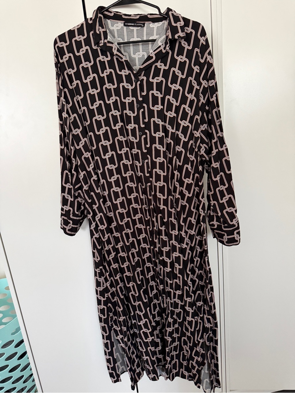 Long Sleeve Chain-Link Print Shirt Dress — Black & Blush
